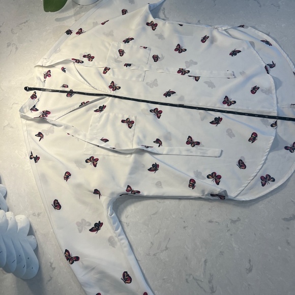 blouse - Picture 6 of 6